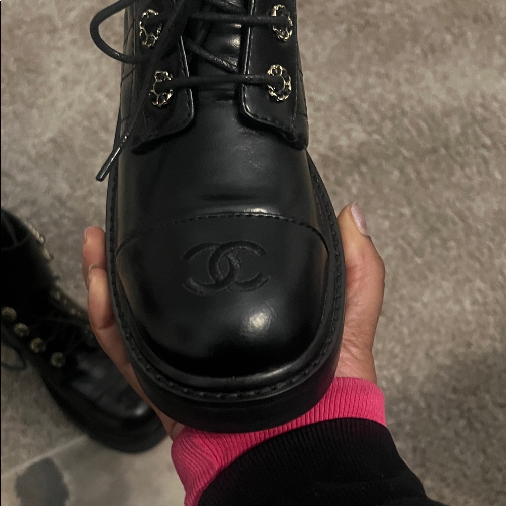 Chic Black Women's Boots - Picture 4 of 6